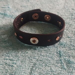 Magnolia vine leather snap bracelet
